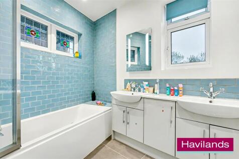 Hoodcote Gardens N21 2NE-1.jpg