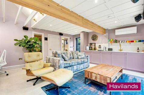 Hoodcote Gardens N21 2NE-7.jpg