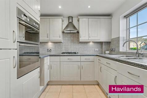 12 Kinderton Close N14 5AL-13.jpg