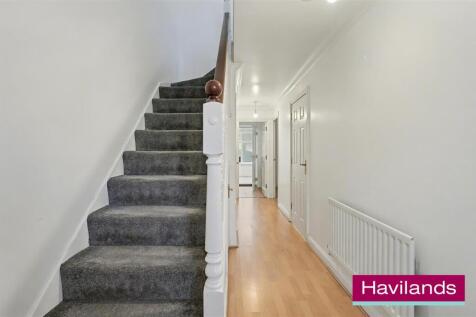 12 Kinderton Close N14 5AL-17.jpg