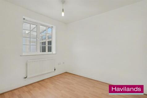 12 Kinderton Close N14 5AL-7.jpg