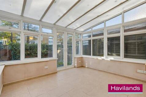 12 Kinderton Close N14 5AL-8.jpg