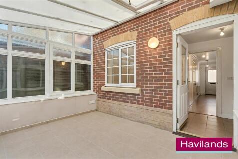 12 Kinderton Close N14 5AL-9.jpg