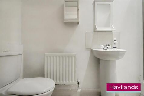 12 Kinderton Close N14 5AL-6.jpg