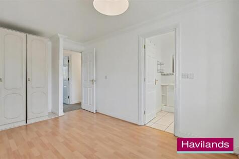 12 Kinderton Close N14 5AL-2.jpg