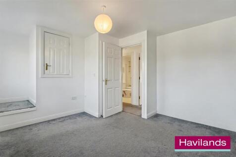 12 Kinderton Close N14 5AL-3.jpg