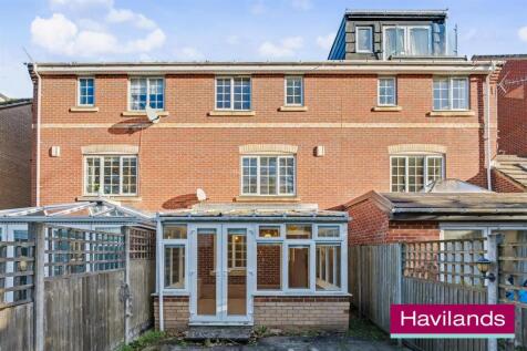 12 Kinderton Close N14 5AL-22.jpg