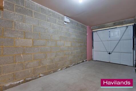 12 Kinderton Close N14 5AL-18.jpg