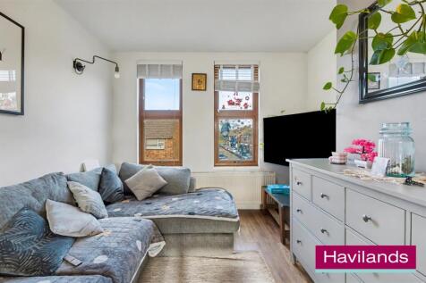 Karyatis Court EN1 1FG-12.jpg