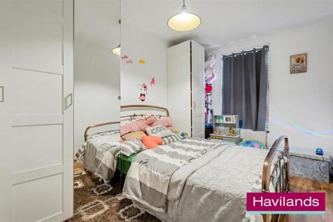 Karyatis Court EN1 1FG-1.jpg