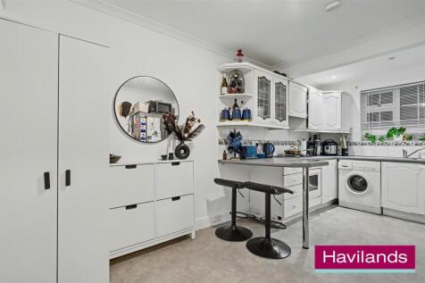 Cowper Gardens N14 4NP-4.jpg