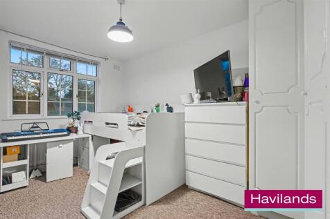 Cowper Gardens N14 4NP-7.jpg