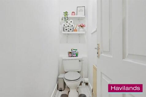 Cowper Gardens N14 4NP-3.jpg