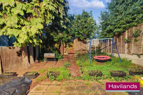 Cowper Gardens N14 4NP-11.jpg