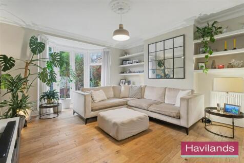 Vicars Moor Lane N21 1BL-17.jpg