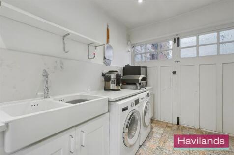 Vicars Moor Lane N21 1BL-10.jpg