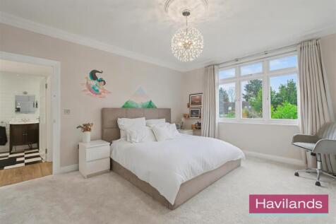 Vicars Moor Lane N21 1BL-13.jpg