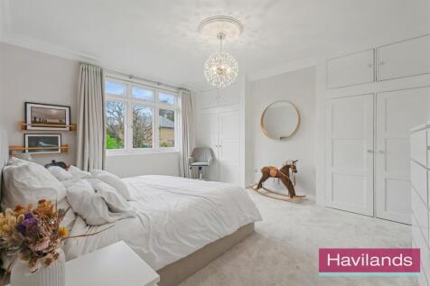 Vicars Moor Lane N21 1BL-4.jpg