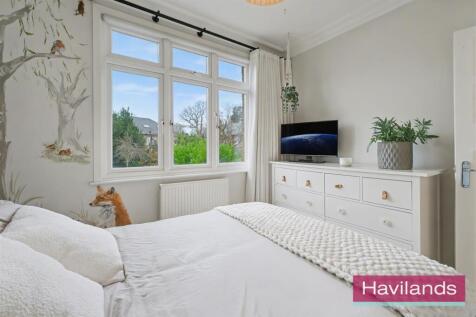 Vicars Moor Lane N21 1BL-14.jpg