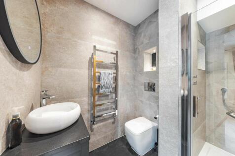 GROUND FLOOR EN SUITE