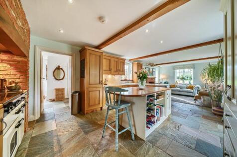 Kitchen &amp; sitting room