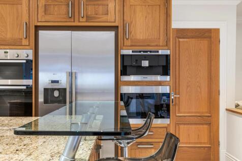 BREAKFAST BAR