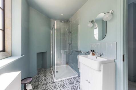 Bedroom 2 en suite