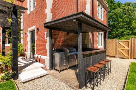 Outdoor Kitchen