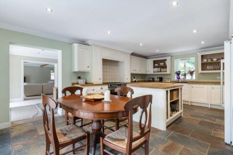 KITCHEN / BREAKFAST