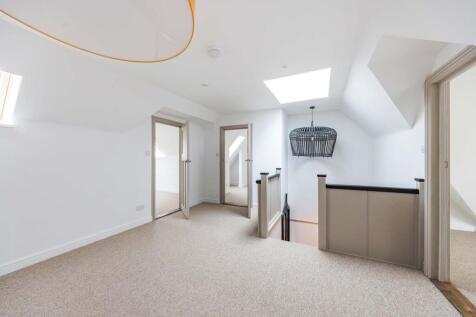 TOP FLOOR LANDING