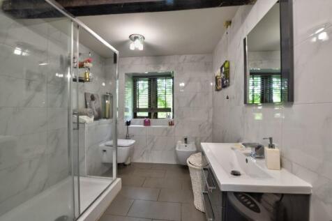 Bathroom.jpg