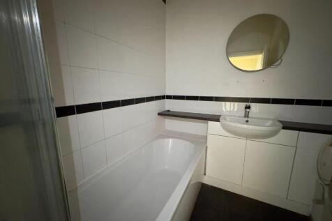 Bathroom Photo, Fraser Street, Burnley, Modern Met