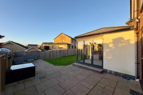 Garden Photo, Clockhouse Grove, Burnley, 5 Bedroom