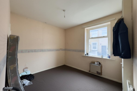 Hollingreave Road, Burnley - Second Bedroom Photo 