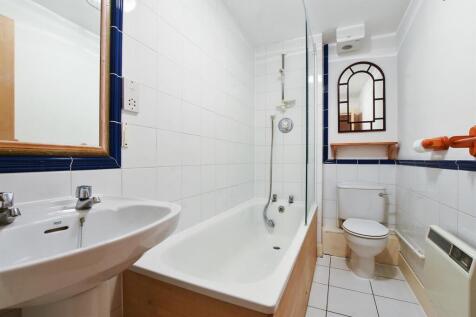 73 Lockes Wharf - Bathroom.JPG