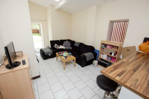 Open Plan Kitchen/ Living Area