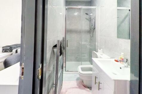 265-Dawlish-Road-Bathroom-3.jpg