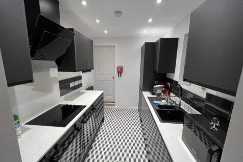 KITCHEN 1.jpg