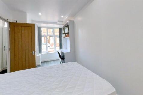 47-Exeter-Road-Bedroom-4.jpg