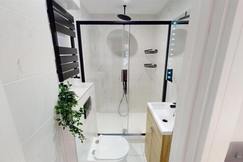 289-Dawlish-Road-Bedroom-1-Ensuite.jpg