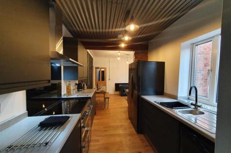 Kitchen2.jpg