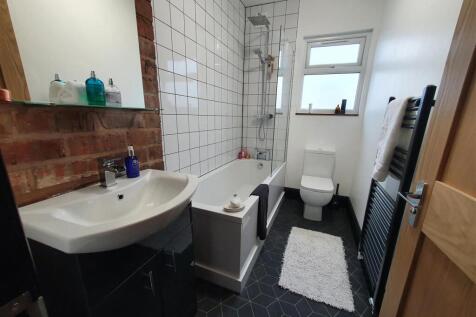 Bathroom1.jpg
