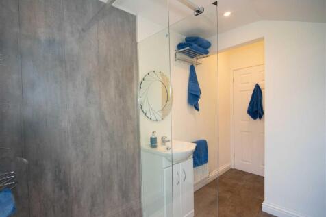 019 bathroom 01 copy