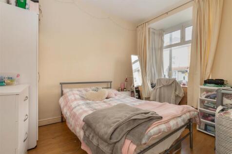 198 Dawlish Road 10.