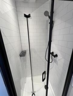 BEDROOM 5 - ENSUIT A