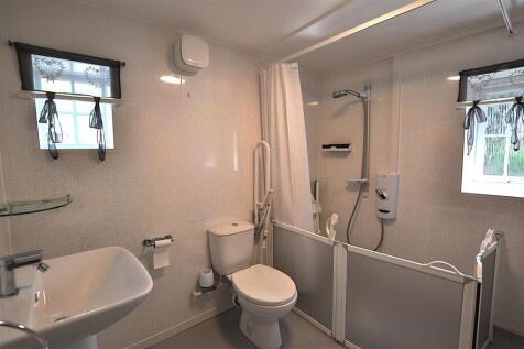 Bathroom.JPG