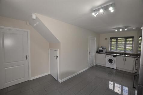 Kitchen 2.JPG