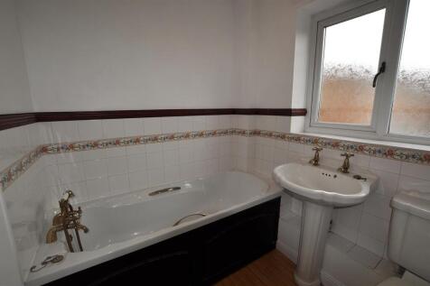 Family bathroom.JPG