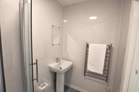 Bathroom 2.JPG