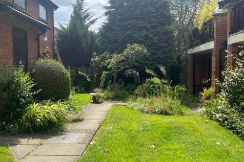 lynbury outside 1